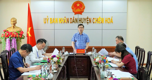 Tổ đại biểu HĐND tỉnh ứng cử tại huyện Chiêm Hóa xem xét việc giải quyết kiến nghị của cử tri trước và sau Kỳ họp thứ 3, HĐND tỉnh Khóa XIX - ẢNH HUY DUONG